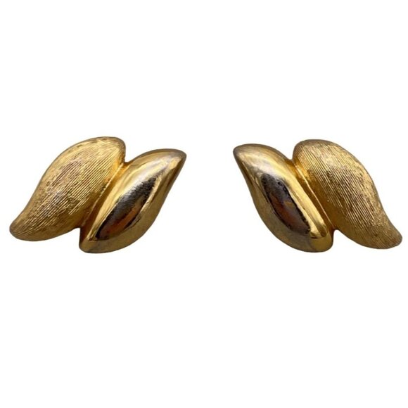 Vintage Napier Pierced Earrings Textured Drop Gold Tone Butter Fly Closure - Picture 1 of 5